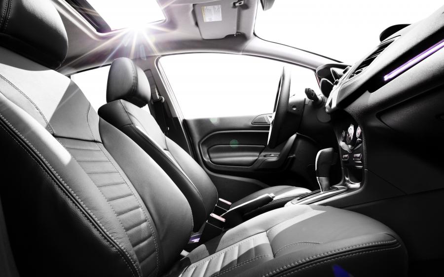  Ford Fiesta 4-Door 2014 года  (US) (фото 4 из 6)